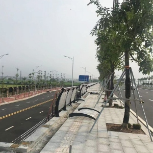 公(gōng)路護欄定制