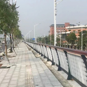 公(gōng)路馬路不鏽鋼護欄定做